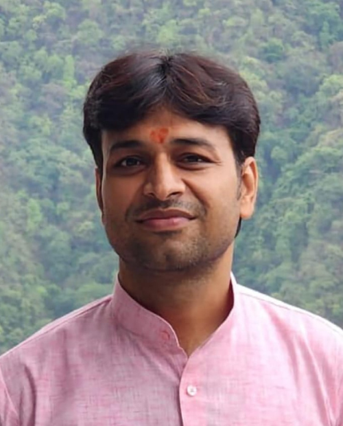 Ankur Agarwal Teaching Kundalini Yoga, Pranayama, Meditation and Healing Therapy in Rishikesh