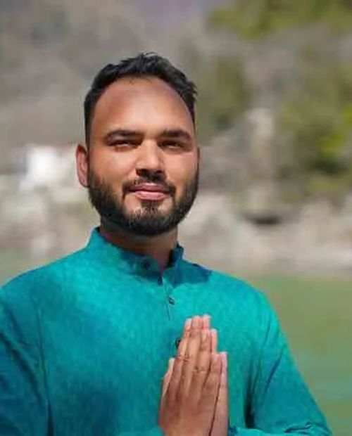 Yogi Rohit demonstrating Alignment & Ashtanga Yoga