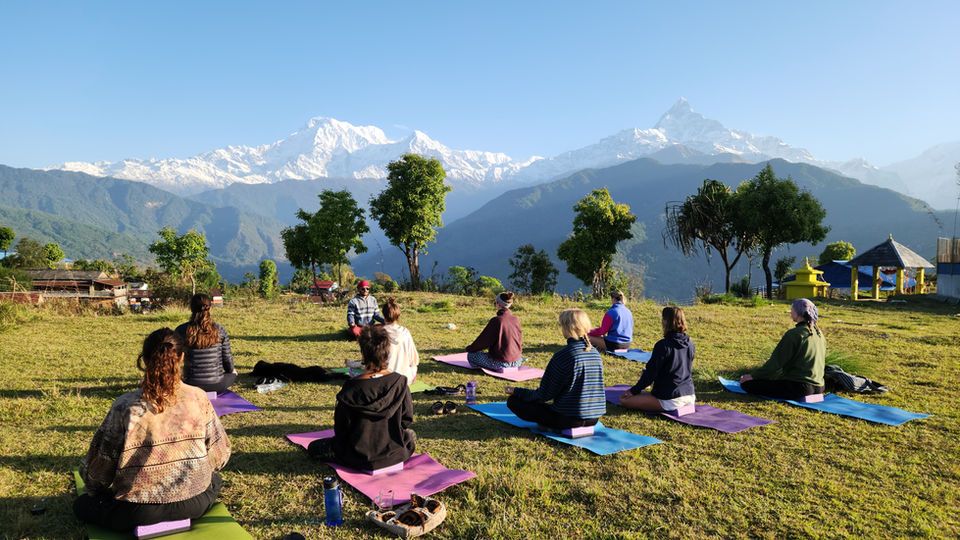 How to choose the right yoga retreat for beginners with a peaceful environment and guided yoga practice