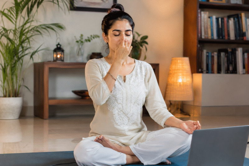 Online Pranayama Classes vs Recorded Videos: Which Is Better?